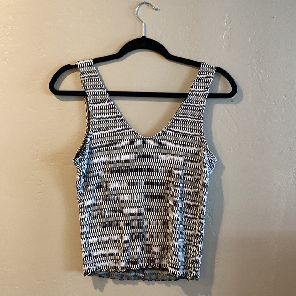Patterned Crop Top - Picture 2 of 4